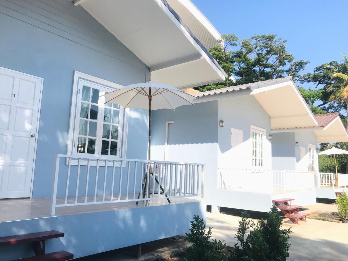 บ้านพักดีมีทรัพย์ Baan Pakdee Meesub 우타이타니 외부 사진